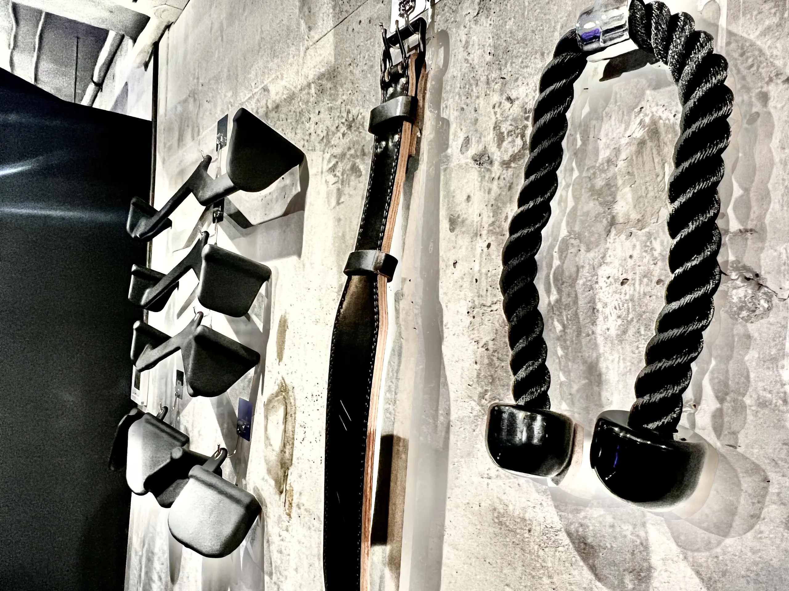 人形町・水天宮前エリアで人気のパーソナルジムLYRIME人形町・水天宮前店のトレーニングエリアの内装