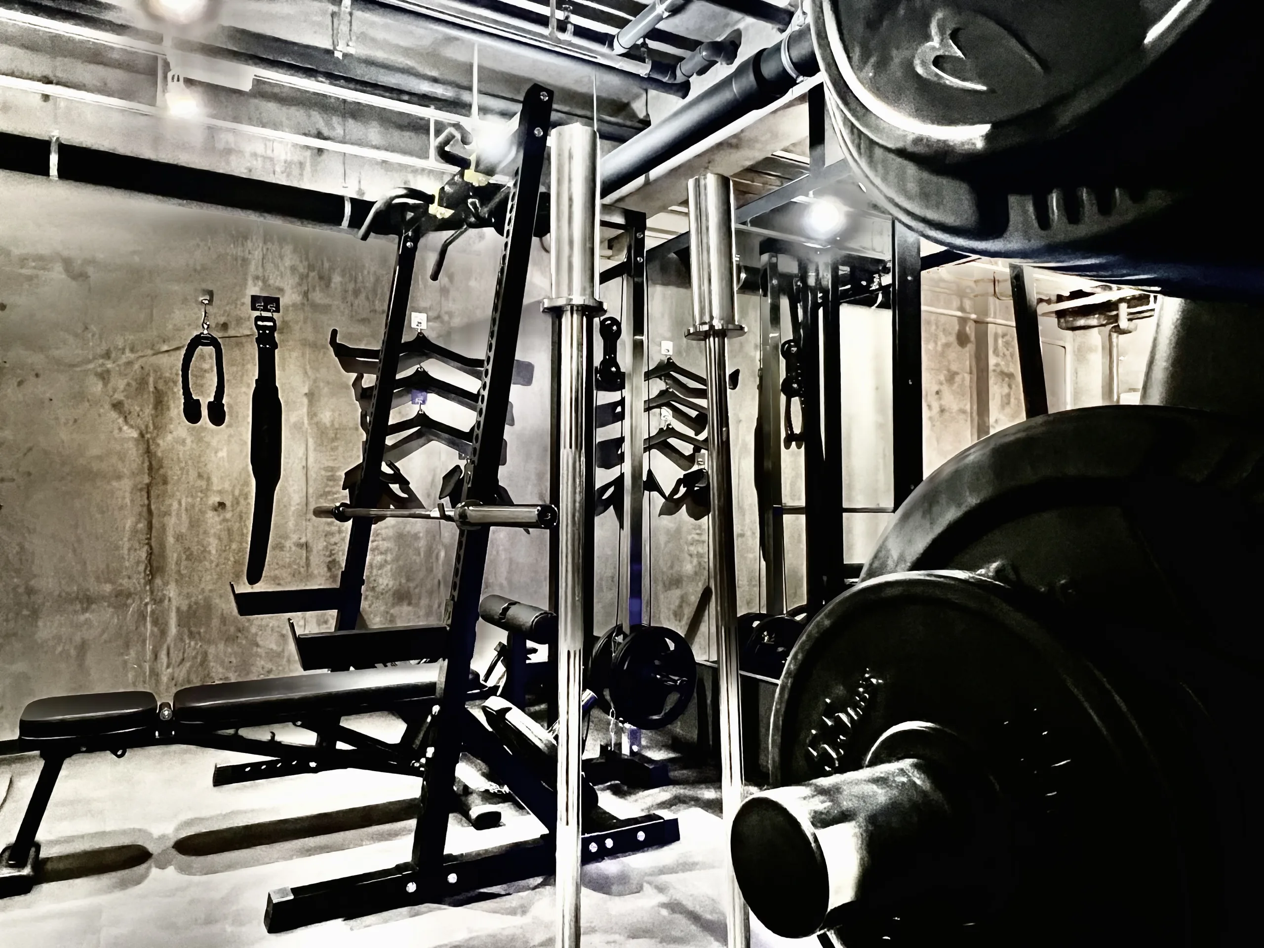 人形町・水天宮前エリアで人気のパーソナルジムLYRIME人形町・水天宮前店のトレーニングエリアの内装