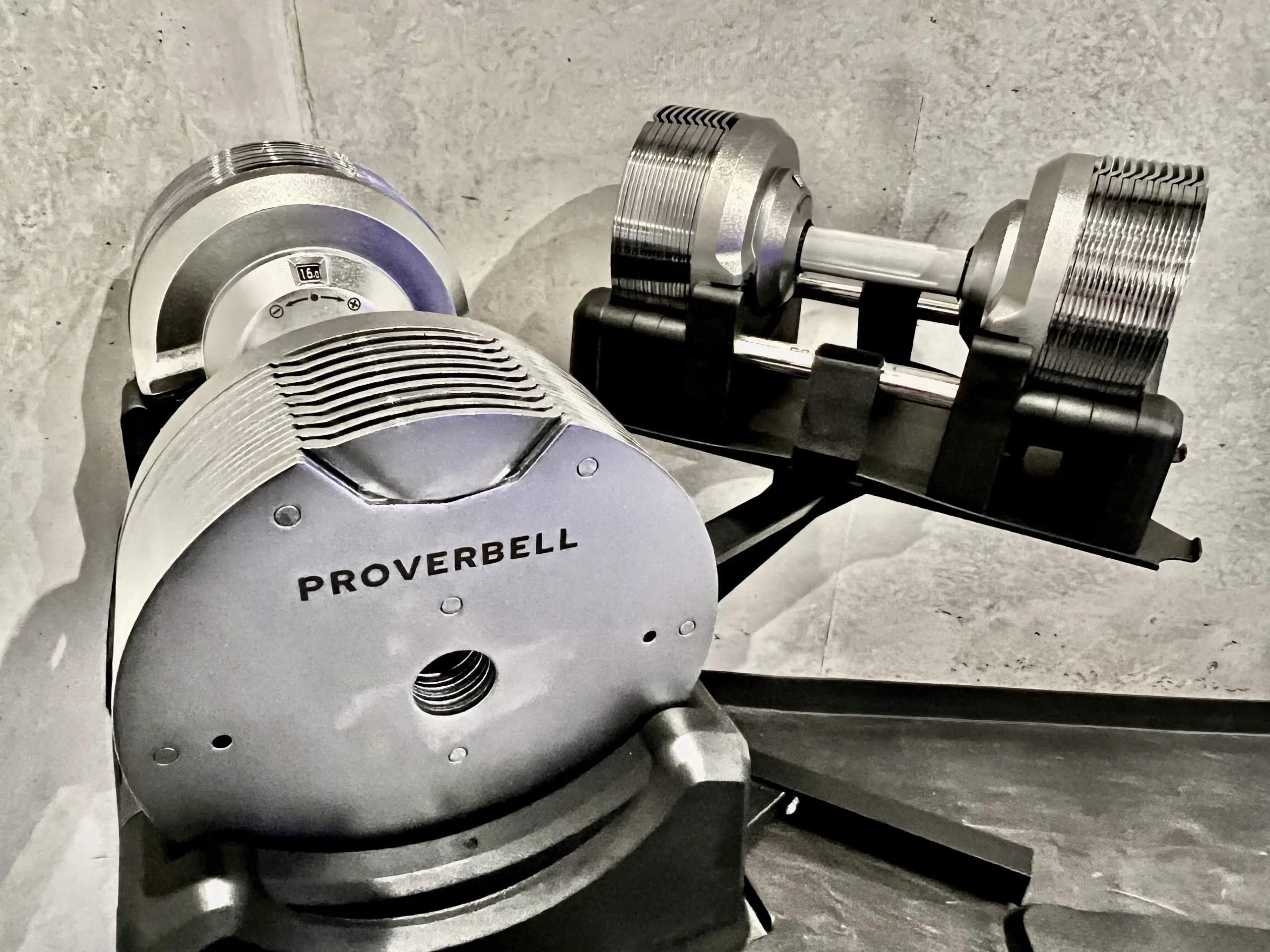 人形町・水天宮前エリアで人気のパーソナルジムLYRIME人形町・水天宮前店のトレーニングエリアの内装