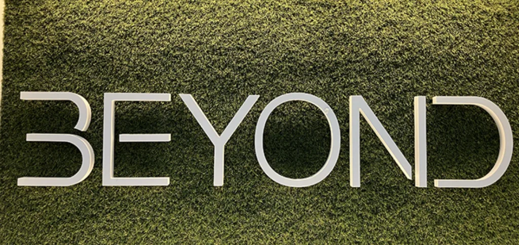 BEYOND（ビヨンド）のロゴ